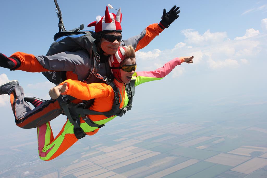 Первый прыжок с парашютом в тандеме с инструктором Татьяны