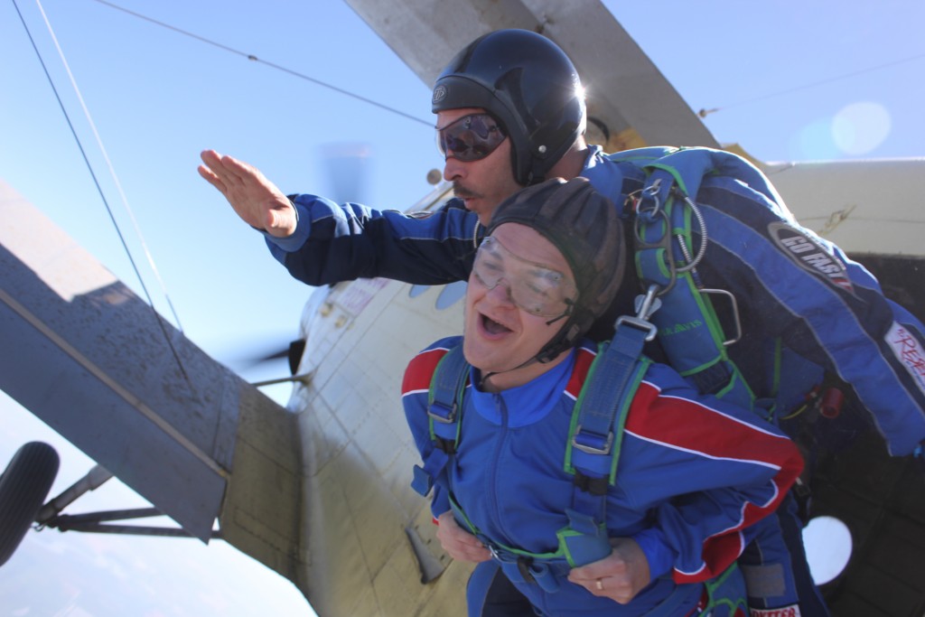 Первый прыжок с парашютом в тандеме с инструктором